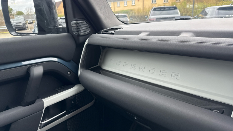 Land Rover Defender 3.0 D250 SE 110 5dr Auto Diesel Estate